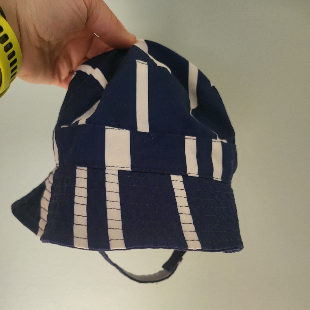 Carter's Bucket Hat - Picture 4 of 8